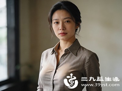 长期穿过小、过紧的内衣，会压迫乳腺组织、影响血液循环，导致乳房隐痛