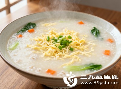 术后初期以低脂、清淡饮食为主，如粥