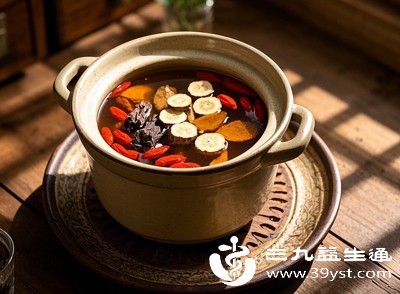 对于黄褐斑等与内分泌、气血相关的色斑，可在专业中医师指导下，通过服用中药调理