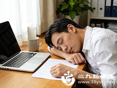 白天小睡20-30分钟（不要超过1小时）