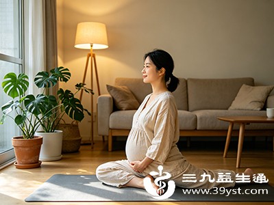 每天30分钟温和运动（散步、孕妇瑜伽）