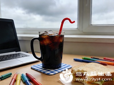 减肥的核心是“热量缺口”，无糖可乐因热量极低