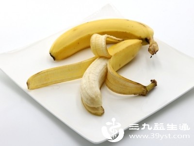 香蕉中的膳食纤维和糖分可能刺激胃黏膜