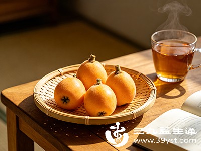 枇杷果肉润肺止咳，主要针对“干咳”和“燥咳”