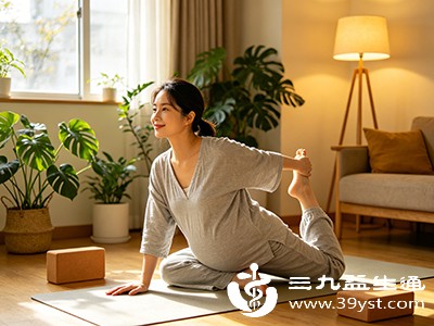 选散步、孕妇瑜伽等温和运动，不剧烈运动
