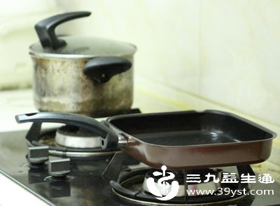 生锈铁锅虽不易引发“铁中毒”，但在特定场景下，仍可能带来其他健康风险