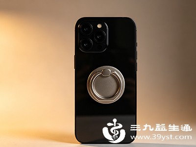 在手机背面贴一个指环扣或磁吸支架