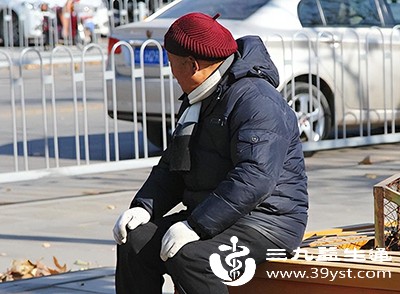 中老年人或久坐者易腰膝软、关节无力