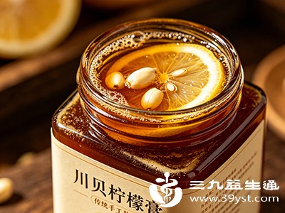 在享受川贝柠檬膏酸甜口感的同时，身体也能不知不觉吸收其中的营养