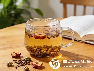 冲泡时先用少量温水冲洗决明子和山楂干