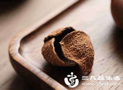 陈皮性温，能健脾燥湿化痰