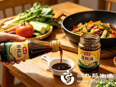 蚝油生产过程中会添加食盐，导致钠含量较高