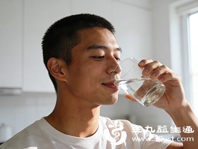 人一天喝多少水才科学 90%的人都没喝对