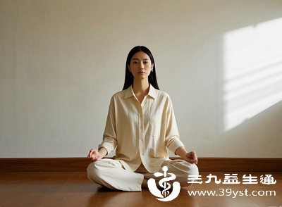 调整坐姿:少盘腿 调整坐姿:少盘腿