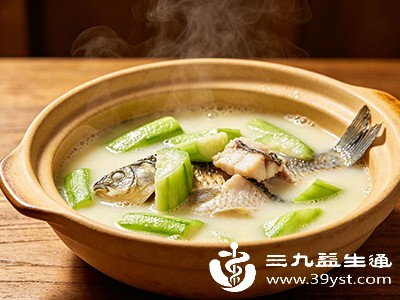 丝瓜鲫鱼汤：经典下奶组合，鲜味十足