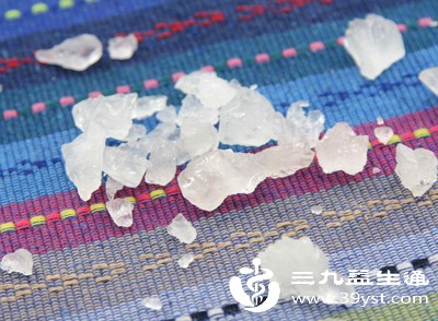 煮炖食物时，冰糖用量以“淡淡甜味”为宜