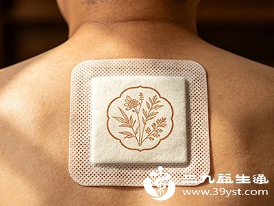 膏药多为密闭性材质，贴在皮肤上会阻碍局部皮肤呼吸