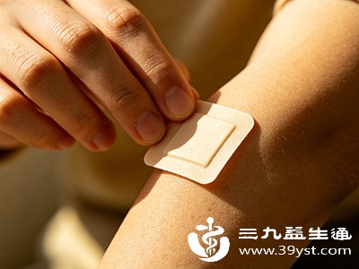 若贴敷处的痒感扩散到周围皮肤,甚至出现全身皮肤瘙痒、起风团 若贴敷处的痒感扩散到周围皮肤,甚至出现全身皮肤瘙痒、起风团
