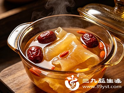 鳘鱼胶炖红枣枸杞
