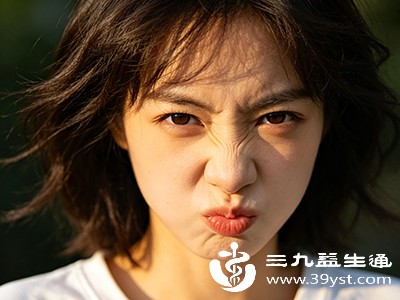 容易烦躁、易怒，一点小事就忍不住发脾气