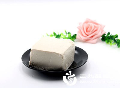 痛风患者（尤其是急性发作期）需控制豆腐摄入，因豆腐含有一定嘌呤