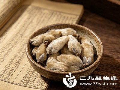 辛夷中的天然保湿成分可渗透肌肤表层,补水的同时形成保护膜 辛夷中的天然保湿成分可渗透肌肤表层,补水的同时形成保护膜