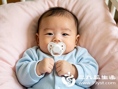 三个月猛涨期也是宝宝动作发育的关键期，会出现肉眼可见的进步