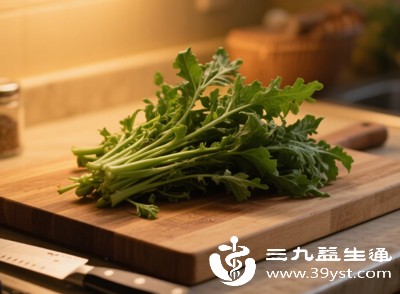 “小满食苦，一夏不苦”，吃苦菜是小满最具代表性的风俗