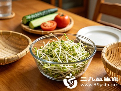 若绿豆芽是在低温（0-4℃，如冰箱冷藏）、干净的环境中储存时自然发芽