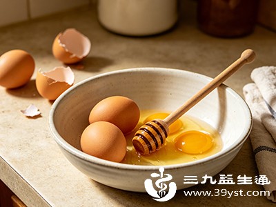 生鸡蛋或未完全煮熟的鸡蛋(如溏心蛋)可能携带沙门氏菌等致病菌 生鸡蛋或未完全煮熟的鸡蛋(如溏心蛋)可能携带沙门氏菌等致病菌