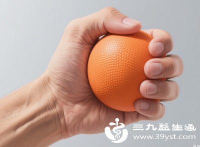 虎口疼背后有玄机：可能是腕管综合征或关节炎 教你分辨原因及时处理