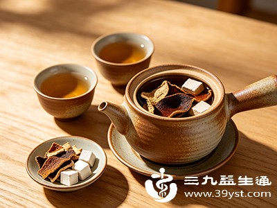 每次泡水建议用茯苓5-10克、陈皮3-5克(干品),加水冲泡10-15分钟即可饮用 每次泡水建议用茯苓5-10克、陈皮3-5克(干品),加水冲泡10-15分钟即可饮用