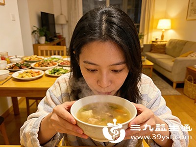 汤中仅含30%-40%营养，蛋白质、铁等主要营养在食材里