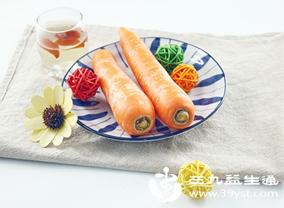 适当食用富含维生素A、维生素C、叶黄素的食物,如胡萝卜 适当食用富含维生素A、维生素C、叶黄素的食物,如胡萝卜