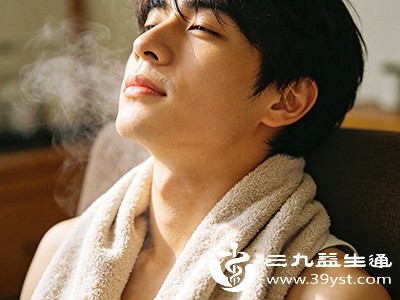每天用温热毛巾热敷颈后15-20分钟,促进局部血液循环 每天用温热毛巾热敷颈后15-20分钟,促进局部血液循环