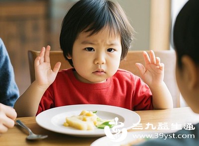 如果孩子除了放屁臭，还伴随腹泻、腹痛、便秘交替出现，或是排便时哭闹、大便性状异常，可能是肠道功能紊乱或轻微肠道不适导致的