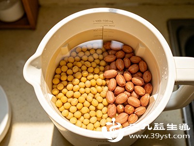 将浸泡好的黄豆和花生放入豆浆机中，加入1000-1200毫升清水