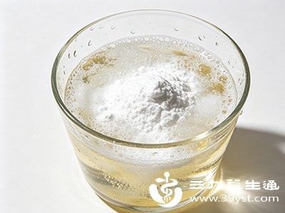 白醋加小苏打可用于清洁果蔬表面的农药残留和污垢