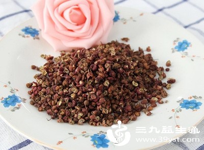 花椒辛热发散、行气活血，过量食用会激化身体潜藏炎症