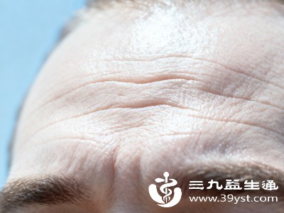 频繁眯眼催老抬头纹 这些不经意小动作正在悄悄毁掉额头颜值