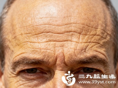 随着年龄增长，人体新陈代谢速度变慢，皮肤中的胶原蛋白和弹性纤维会逐渐减少、老化，皮肤的支撑力和弹性大幅下降