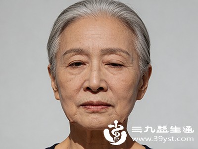 除了半边脸发麻，还可能伴随单侧肢体麻木无力、言语不清、视物模糊等症状
