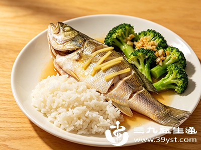 软米饭+清蒸鲈鱼+蒜蓉西兰花