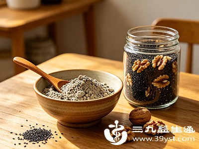 黑芝麻是天然的“钙库”，其钙含量远高于牛奶，且搭配核桃中的磷元素，钙磷比例适宜