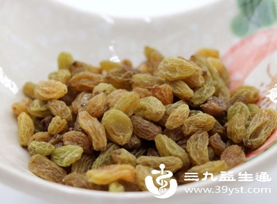 新鲜葡萄钾含量丰富,经过脱水制成葡萄干后,营养高度浓缩,钾含量大幅提升,是高效的补钾干货 新鲜葡萄钾含量丰富,经过脱水制成葡萄干后,营养高度浓缩,钾含量大幅提升,是高效的补钾干货