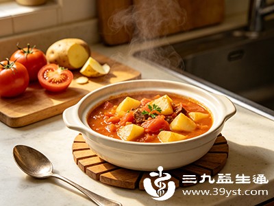 番茄和土豆本身并不含有会相互作用产生有毒物质的成分