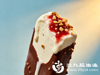 避免空腹或刚吃完热食后立即吃雪糕，以免冷热刺激肠胃黏膜，引发不适