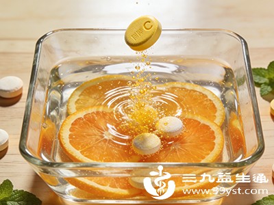 将饮用水晾至40℃以下，可用手背或手腕内侧试温，感觉温热不烫为宜