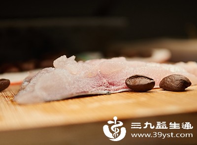 饮食上增加钙和维生素D的摄入