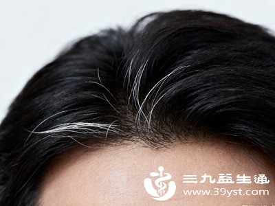 头皮健康是养发的基础,日常要避免频繁染发、烫发,染发剂中的化学成分会损伤毛囊和发丝,导致白发增多、发丝干枯分叉 头皮健康是养发的基础,日常要避免频繁染发、烫发,染发剂中的化学成分会损伤毛囊和发丝,导致白发增多、发丝干枯分叉